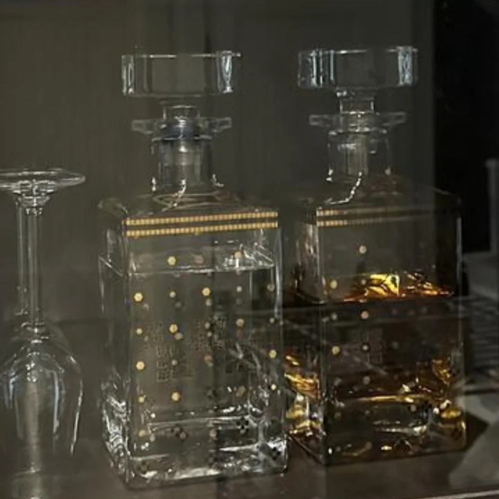 LAST ONE🔥Bistro Tile Decanter - Picture 9 of 11